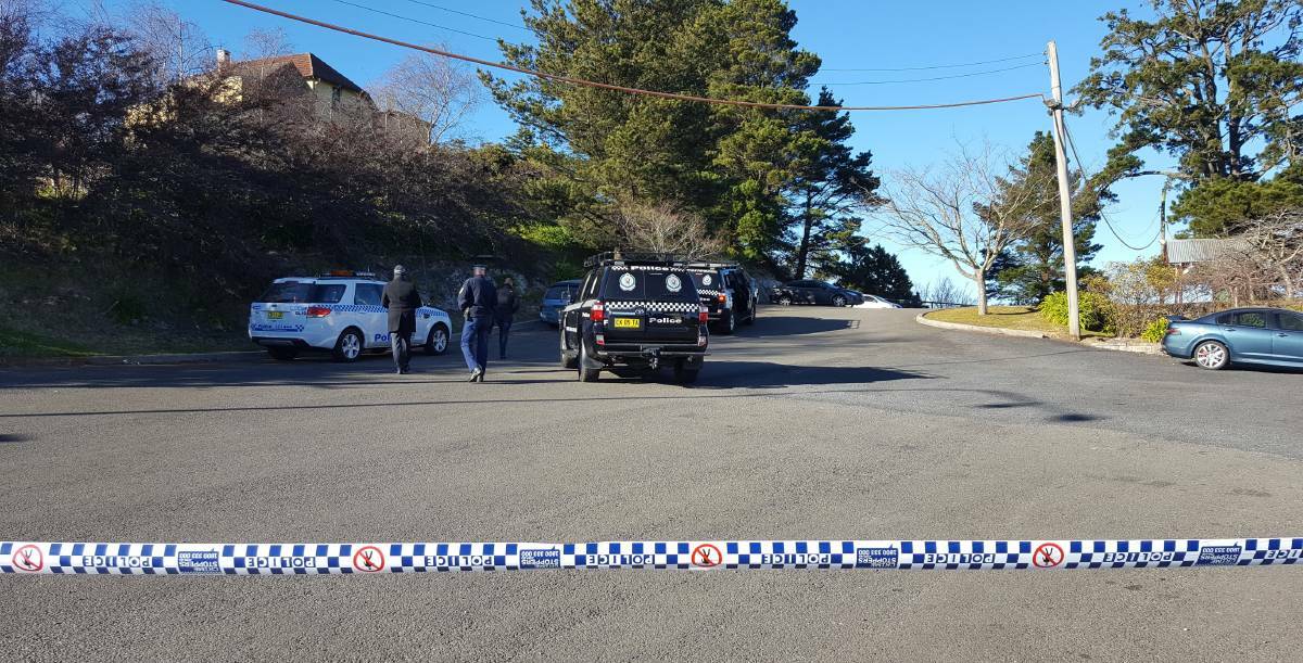 Police in Leura on Thursday morning conducting inquiries. Photo: Top Notch Video
