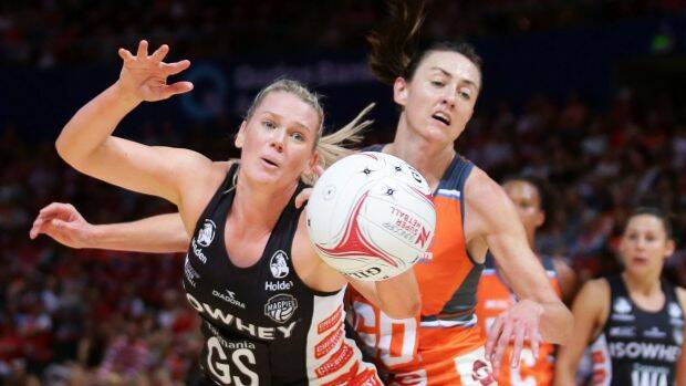 Contest: Caitlin Thwaites of the Magpies is challenged by Bec Bulley. Photo: Getty Images