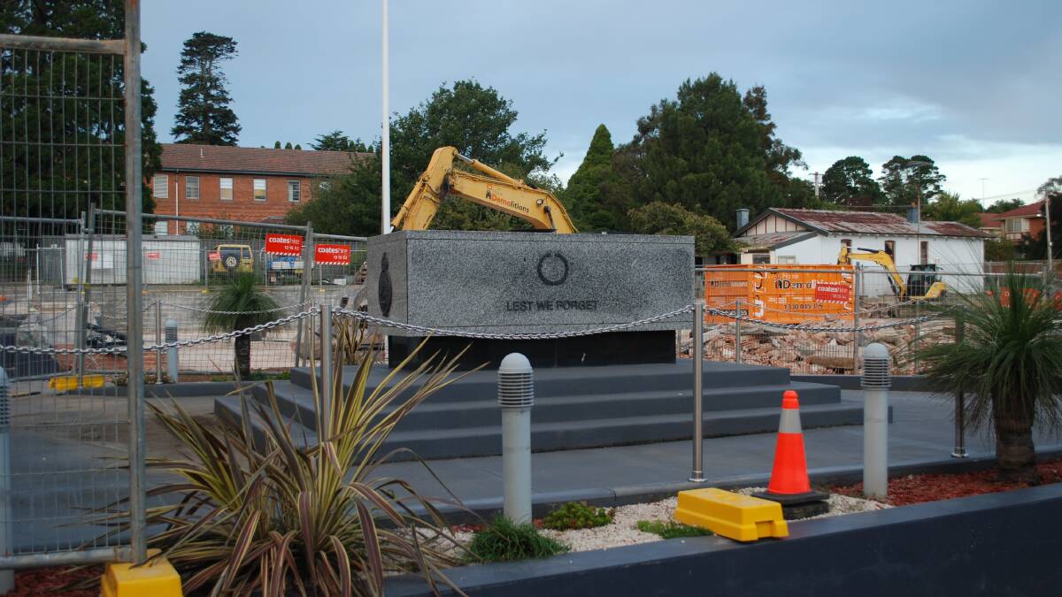 Anzac Day: The cenotaph is about all that remains of Katoomba RSL Club. But Anzac Day ceremonies will go ahead as planned.