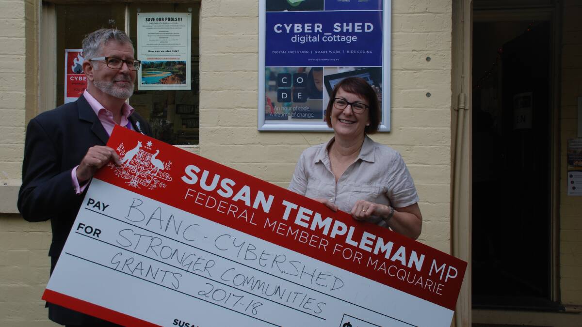 Simon Hare accepts the $10,000 from Susan Templeman, MP.