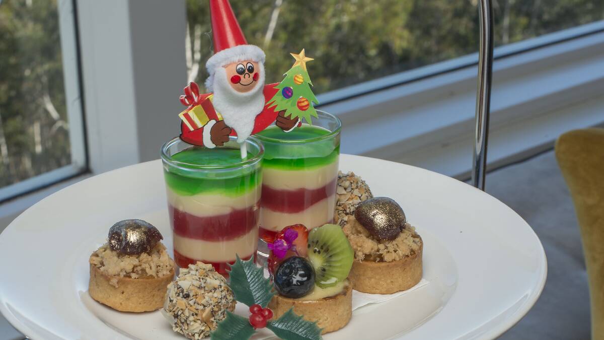 Beautiful treats with a Christmas touch.