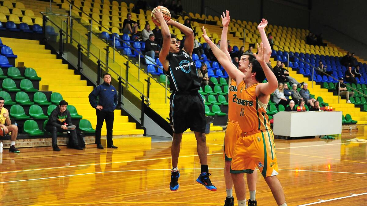 Mark Isichei (Springwood) hits a jump shot against the Comets. Photo: Noel Rowsell (www.photoexcellence.com.au)