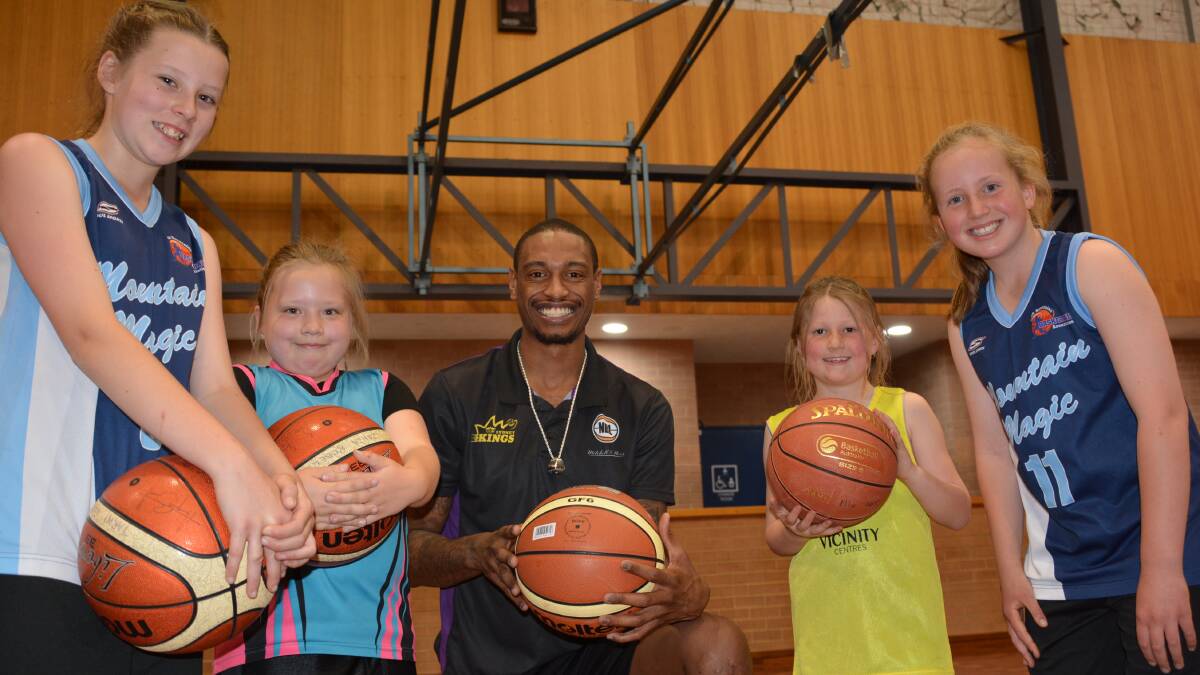 Sydney Kings US import Greg Whittington came to the Katoomba Sports and Aquatic Centre last week to put aspiring Blue Mountains basketballers through their paces. Photos: Ilsa Cunningham and Basketball NSW.