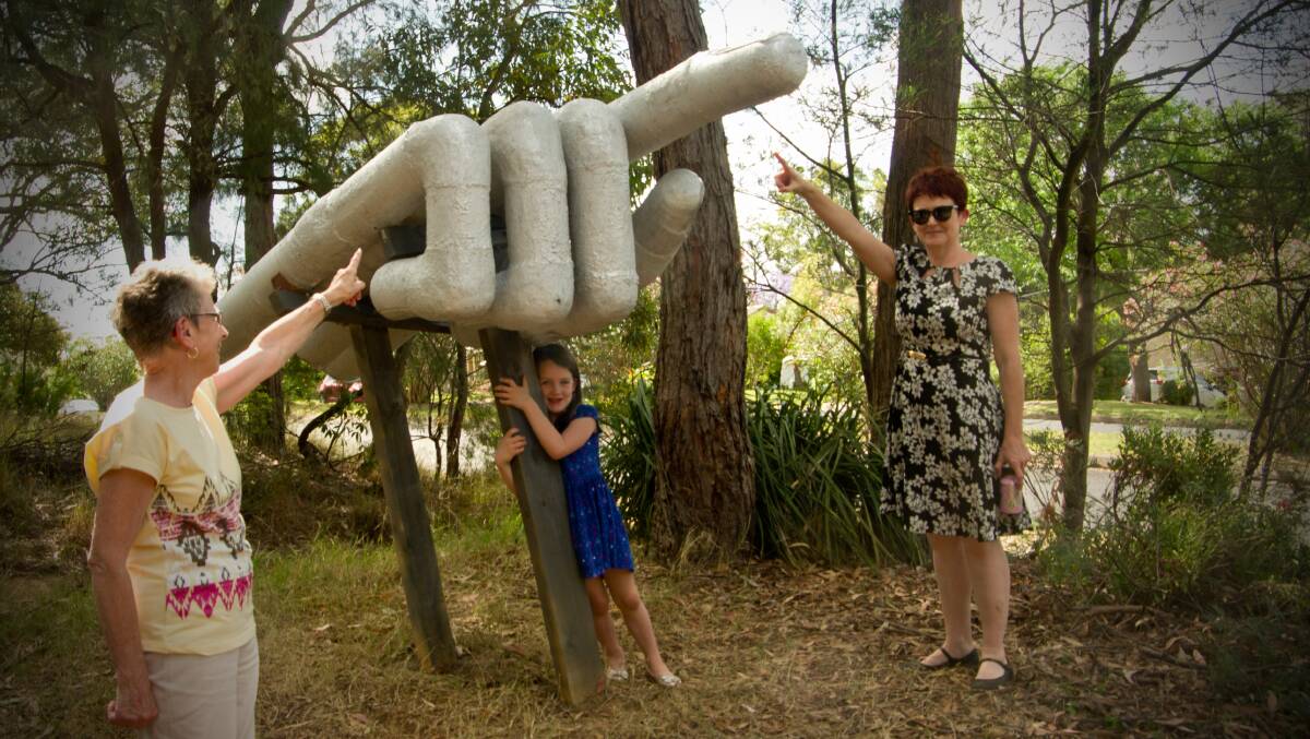 You are here: Hilary Mulquin, Kylie Mulquin and Lily Mulquin-Boehem with the giant hand.