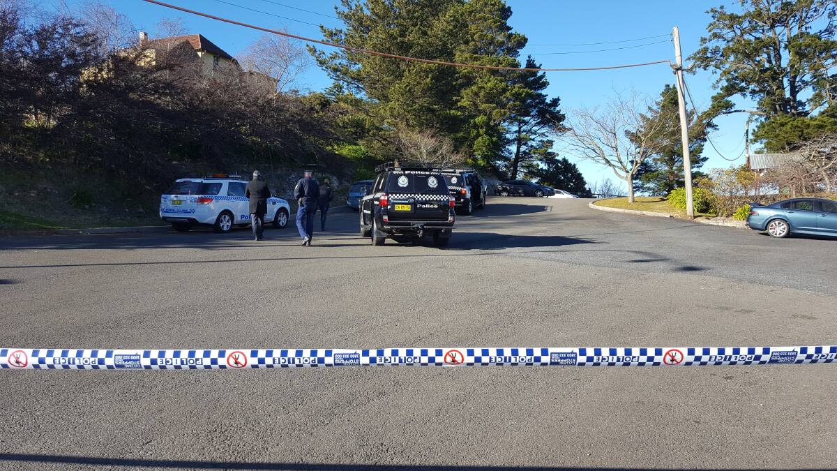 Police in Leura on Thursday morning conducting inquiries. Photo: Top Notch Video