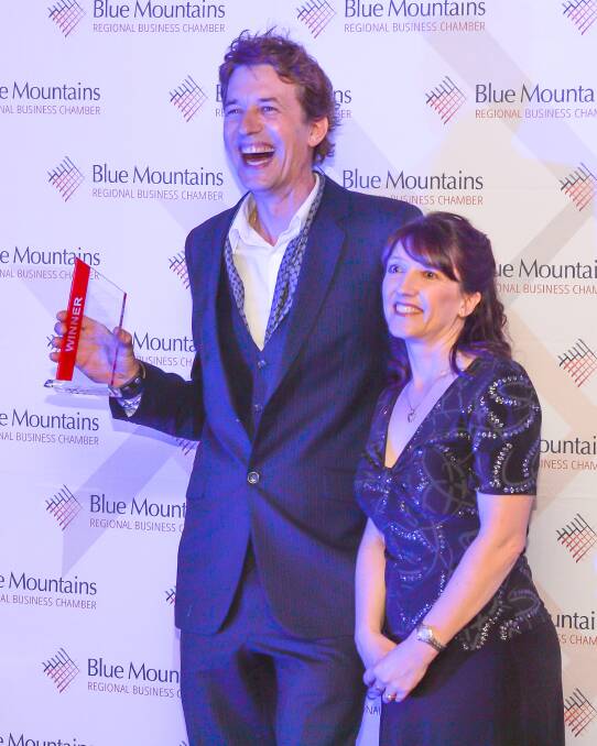 Glen Isla Luxury Blue Mountains Accommodation receiving the People’s Choice Award from Sylvia Ong, BlueMountainsAustralia.com