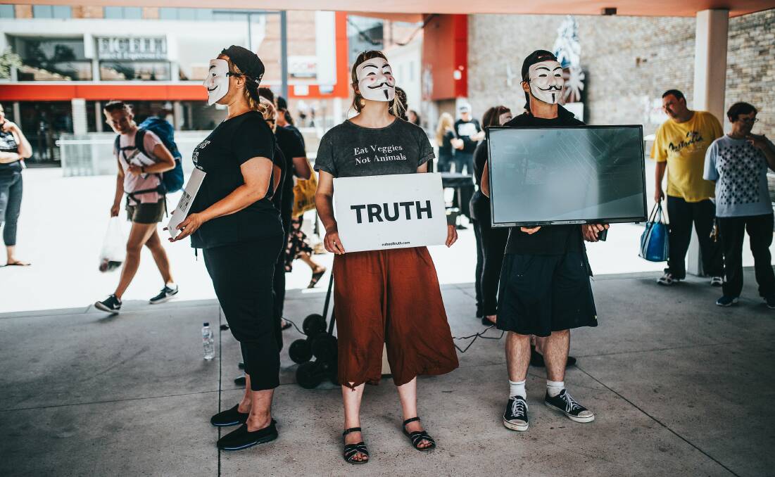 Cube of Truth protest, Katoomba. Photos: Helen Flint Photography