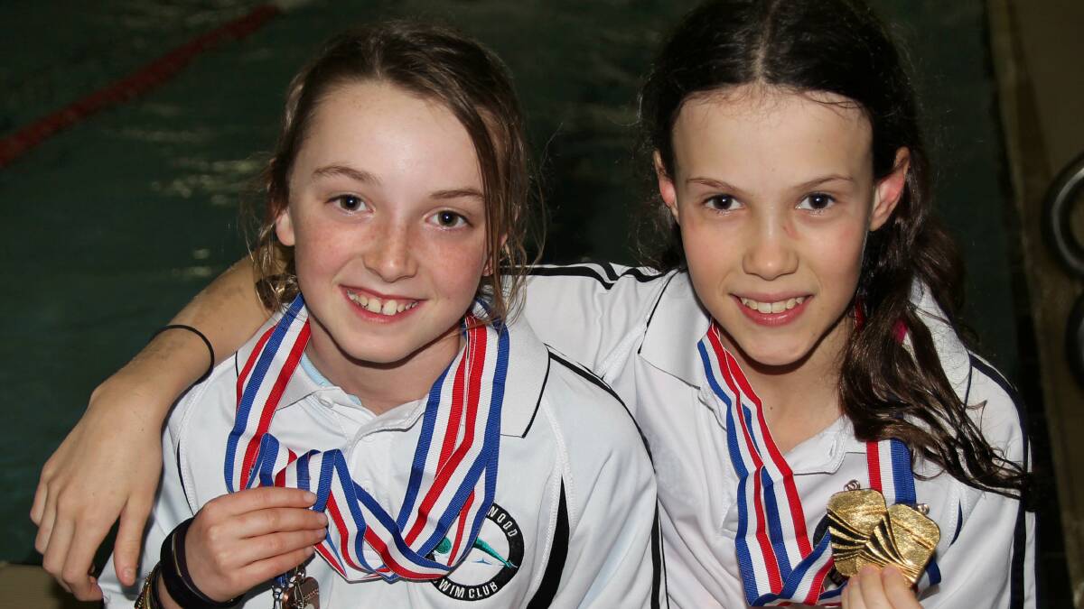 Isabelle Iversen and Lily Morgan, two Springwood medallists at Mountains and
Plains Winter Championships 2016.