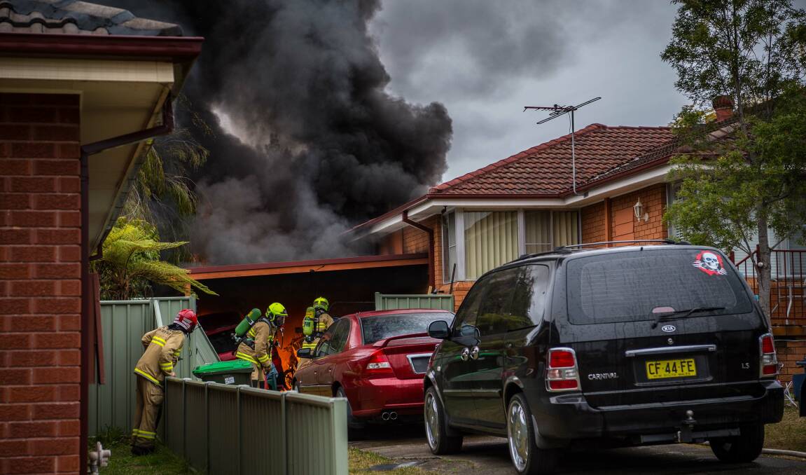 House fire, East Blaxland. Photos: Wolter Peeters, The Sydney Morning Herald.
