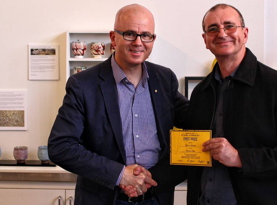 Winning artist: Robert Linigen receives his award from Blue Mountains mayor Mark Greenhill. Photo: Robert Lipscombe.