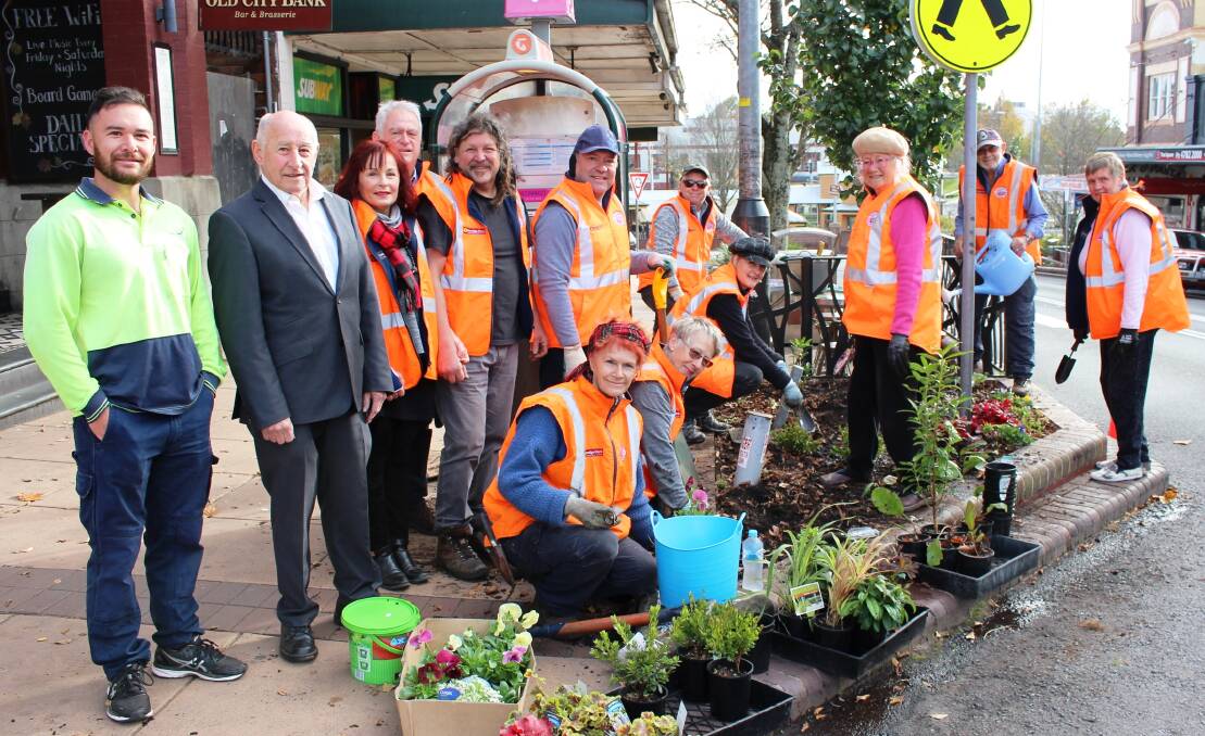 Green thumbs: Councillor Kerry Brown (front centre) with Katoomba Chamber of Commerce volunteers spruce up town centre garden beds during an early morning working bee, with Councillor Don McGregor (left) and Dominic Smith of Council’s Parks and Sportsground Team (far left).