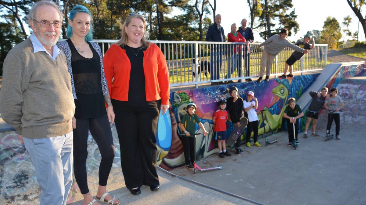 New mural: Greg Birtles, Hazelbrook Association’s Mid-Mountains graffiti management program co-ordinator with SAMA co-ordinator Emilly Pettit and Danielle Wilding Forbes from MMNC with park users and community members.