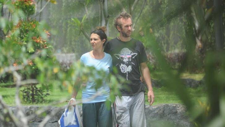 Sarah Connor and David Taylor strolling in Bali's Kerobokan jail on January 4. Photo: Alan Putra