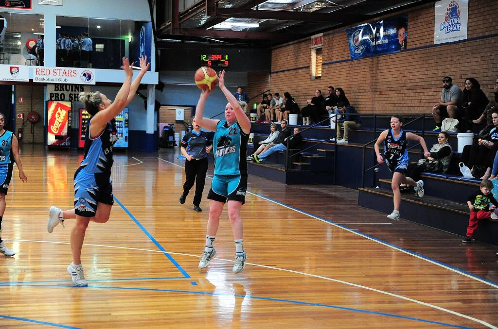 She shoots: Dominika Offner (Springwood) in action against the Bruins. Photo courtesy of Noel Rowsell (www.photoexcellence.com.au)