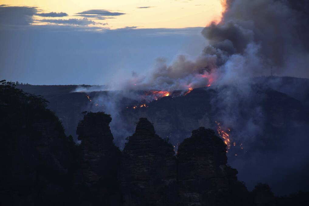 Just a fortnight ago, the Blue Mountains turned white with snow. This week it s been black smoke and red flame around the bush at Tableland Road in Wentworth Falls. Pictured is the fire scene from Eagle Hawk Lookout in Katoomba on Sunday at 6.30am. Photo: Wayne Drzewiecki.
