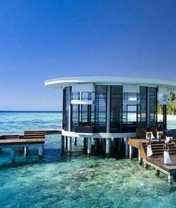 Save on twin share stays at the Jumeirah Vittaveli in the Maldives.