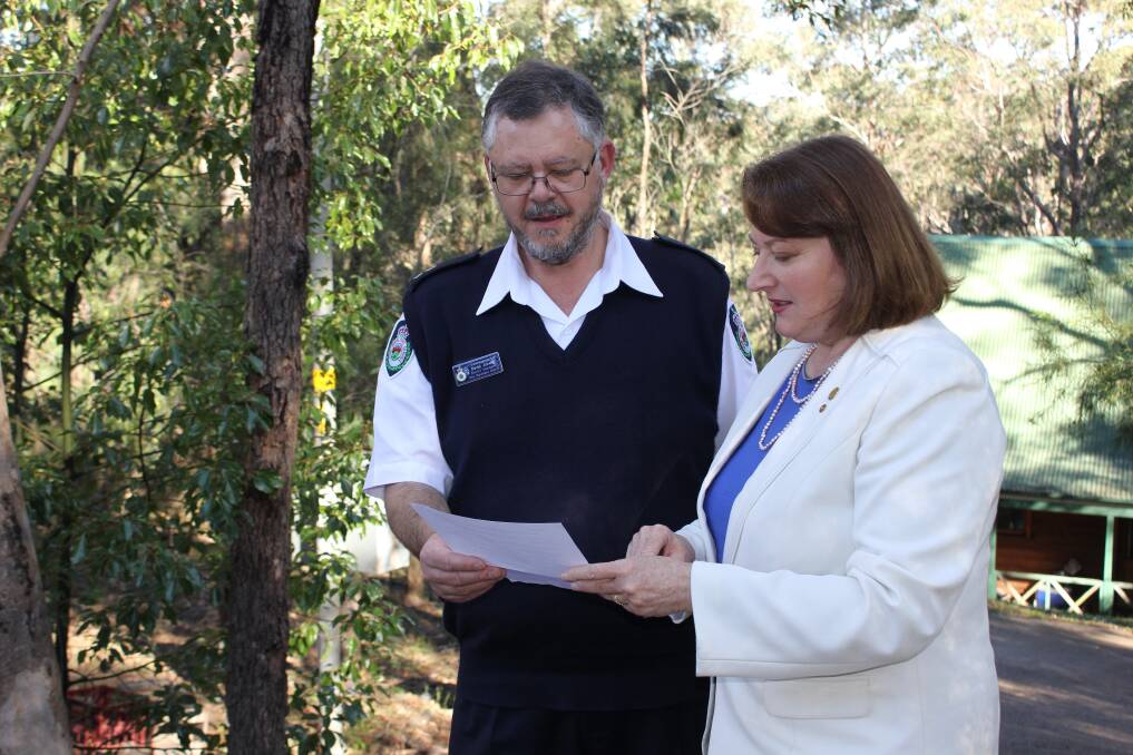 Blue Mountains RFS district manager Superintendent David Jones and Blue Mountains MP Roza Sage studying a copy of the draft Blue Mountains Bushfire Risk Management Plan.