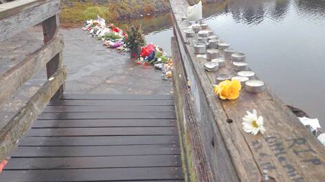 Tributes to Mikey Ryall at Wentworth Falls Lake.