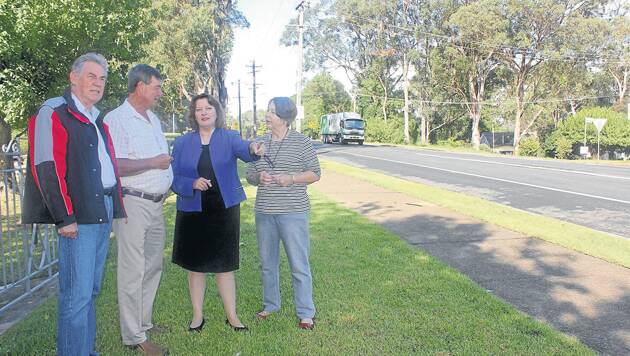 Member for Blue Mountains Roza Sage with Springwood residents John O'Sullivan and Phil and Sarah French discuss the traffic snarls at Springwood.