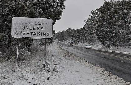 Snow lined the road between Lithgow and Bathurst this morning.