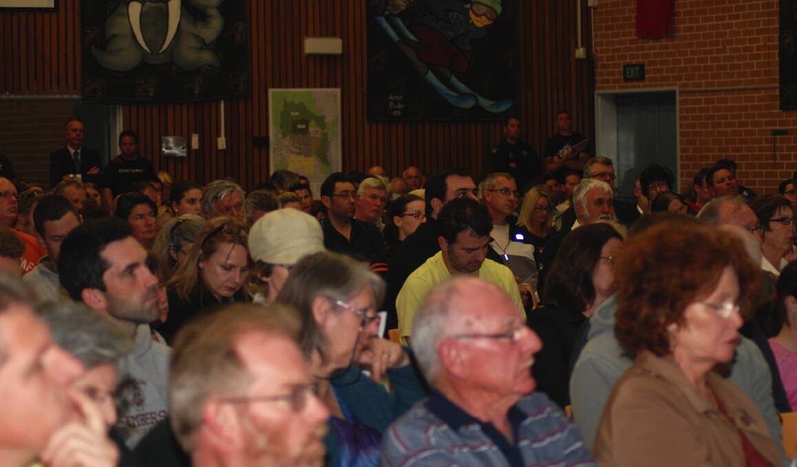 About 350 residents attended the community meeting on the Winmalee and Yellow Rock bushfire at Winmalee High School on Thursday night, September 12.