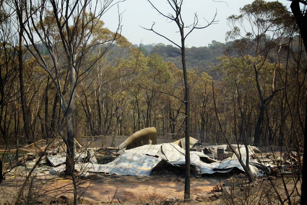 Aftermath of the Winmalee bushfire on Emma Pde. A home destroyed by the fire. 18th October 2013 Photo: Wolter Peeters The Sydney Morning Herald