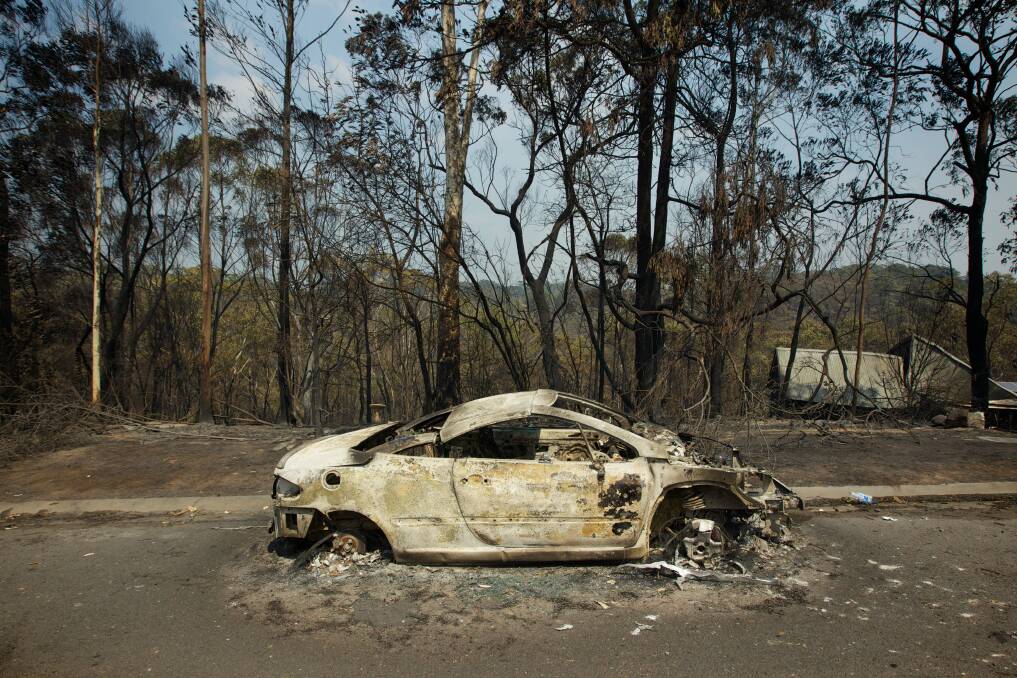 Aftermath of the Winmalee bushfire on Emma Pde. 18th October 2013 Photo: Wolter Peeters The Sydney Morning Herald