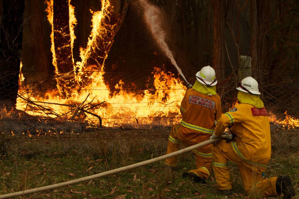 NSW RFS Crews in Bilpin commence a back burning operation in an effort to strengthen containment lines as they fight the Lithgow State Mine fire. 21st October 2013 Photo: Wolter Peeters The Sydney Morning Herald