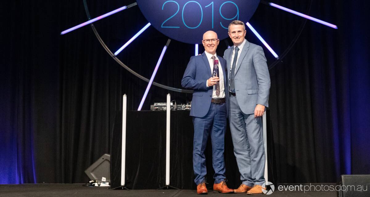 RECOGNITION: Franchise owner Rob Lees accepts the 2019 MFAA NSW Finance Broker Business Award at a recent presentation night held in Sydney.