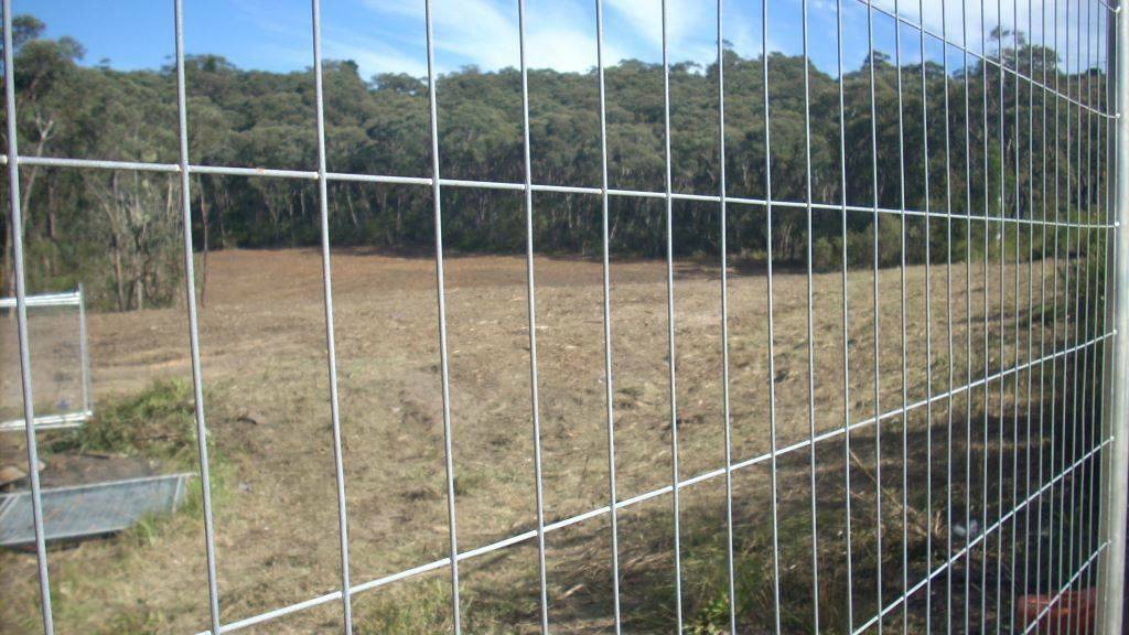 Site of the wildlife park: On the hill between Bullaburra and Wentworth Falls. The Blue Mountains Conservation Society has been campaigning against the "zombie DA" since it resurrected in 2019. They believed it was "dead and buried" given the three decade hiatus.
