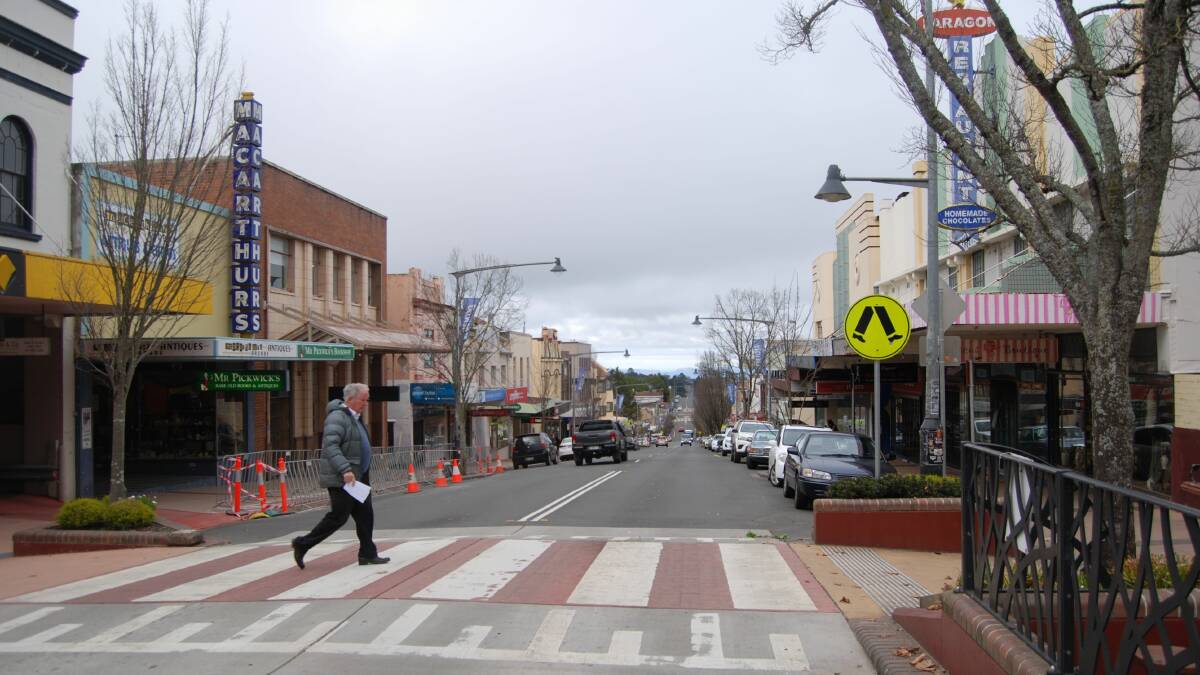 A raised crossing at the top end of Katoomba Street.