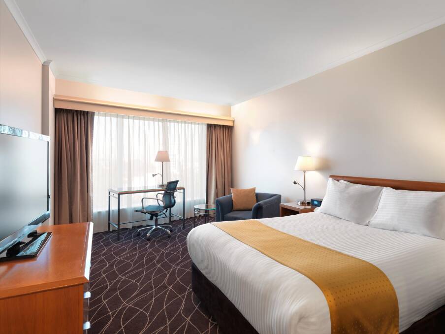 Holiday Inn Sydney Airport: Affordable digs, convenient to the city.