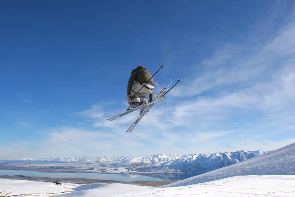 Round Hill has the longest vertical drop for skiers anywhere in the Antipodes. 