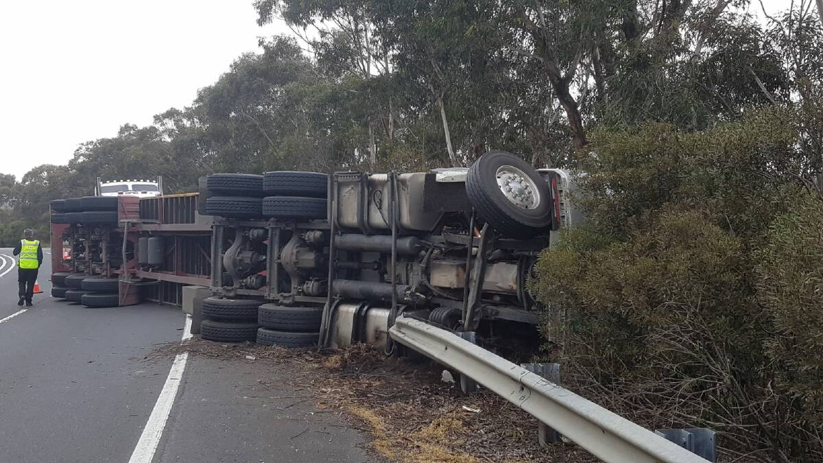Long delays: A truck crashed near Explorers Tree at Katoomba on September 15. Photo: Top Notch Video