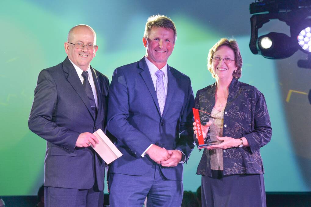 Ask Roz, picking up their Excellence in Innovation Award from Bernie Fehon, CEO Blue Mountains Economic Enterprise