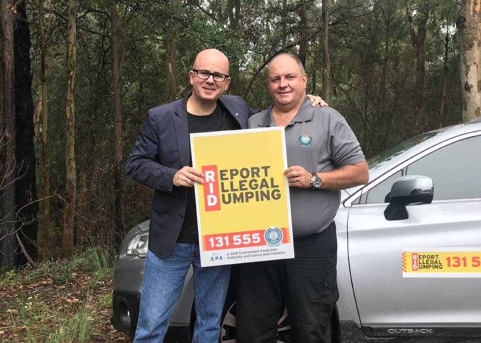 Blue Mountains mayor Mark Greenhill and Western Sydney RID squad co-ordinator Leon Marskell, pictured in January 2019.