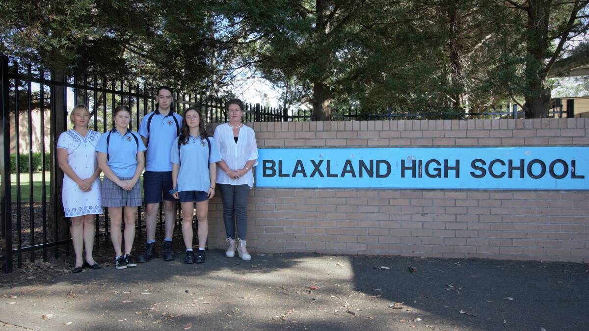Blaxand High P&C President Robyn Totenhofer, Blaxland High students Bella Newell, Adrian Stan-Nolan and Charlotte Smith with Blue Mountains MP Trish Doyle.