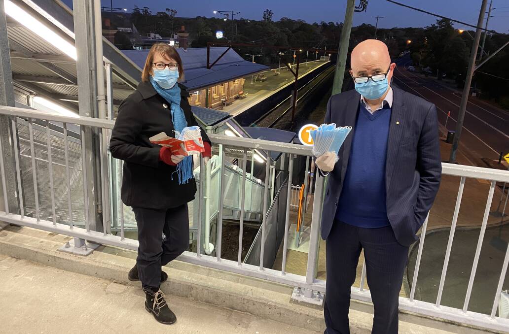 Federal Member for Macquarie Susan Templeman and Blue Mountains mayor Mark Greenhill hand out free face masks at Blaxland railway station on August 4.