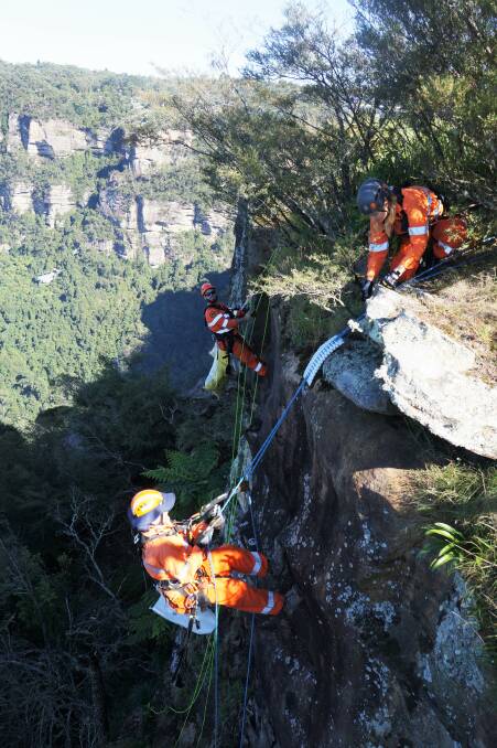 SES volunteers clear rubbish from below the lookouts at Echo Point at Clean Up Australia Day 2019. Picture supplied