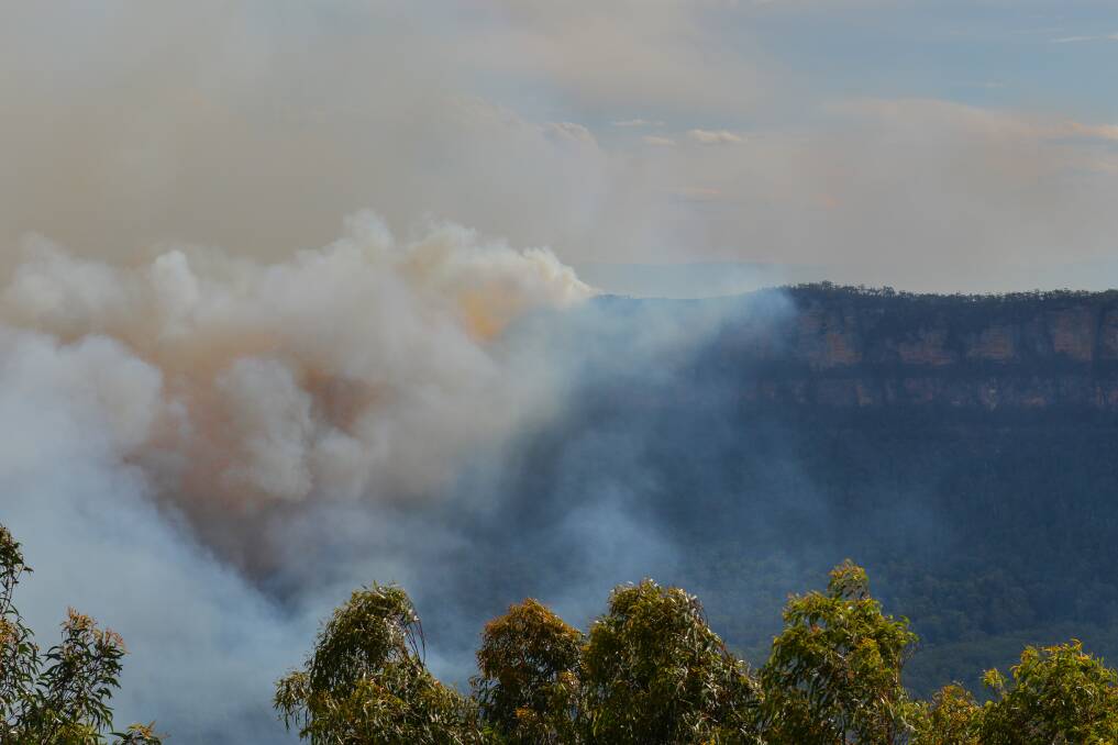 Smoke from the Ruined Castle bushfire on December 1. Photo: Brigitte Grant Photography.