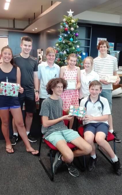 o: Blue Mountains Youth Councillors (L-R) Maisy Costa, Adam Tjoelker, Caspar Zauner, Eden Conway, Meg Hill, Grace Faulder, Sasha Titovs and Paul Mukhin helping to decorate the Youth Council’s ‘Giving Tree’ at Springwood Library.