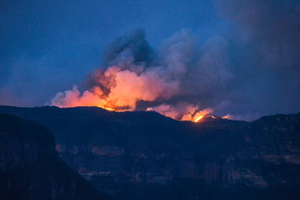 The bushfire blaze as seen from Evan's Lookout, Blackheath on December 15. Photo: Brigitte Grant Photography.