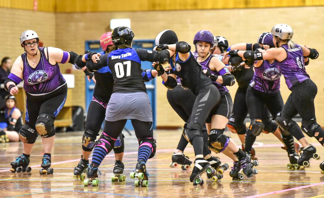 MRDL Free Sisters vs South Side Derby Dolls at the 2017 5x5 tournament in Katoomba. Photo courtesy of Brigitte Grant Photography.