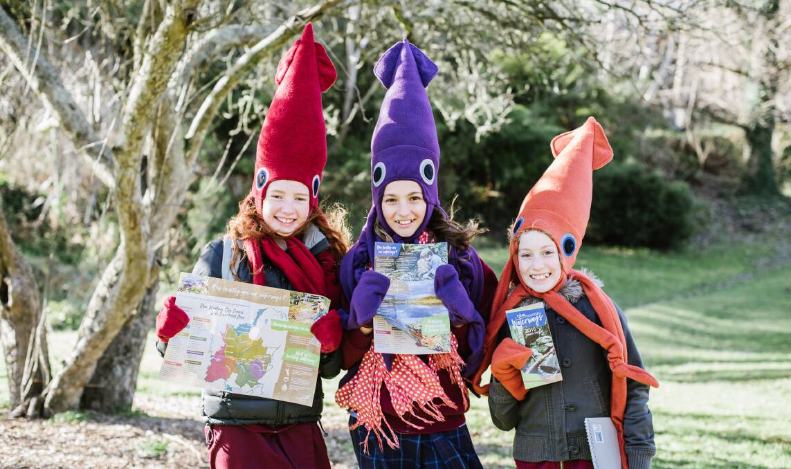 Alice Ridley, Alana De Bortoli-Dodson and Elise Paterson from Katoomba Public School “SQUID SQUAD” with the latest Blue Mountains Waterways Health Report