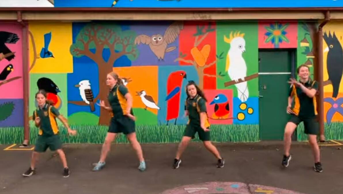 Blackheath Public pulses with an upbeat reminder that hand-washing is a COVID killer | WATCH