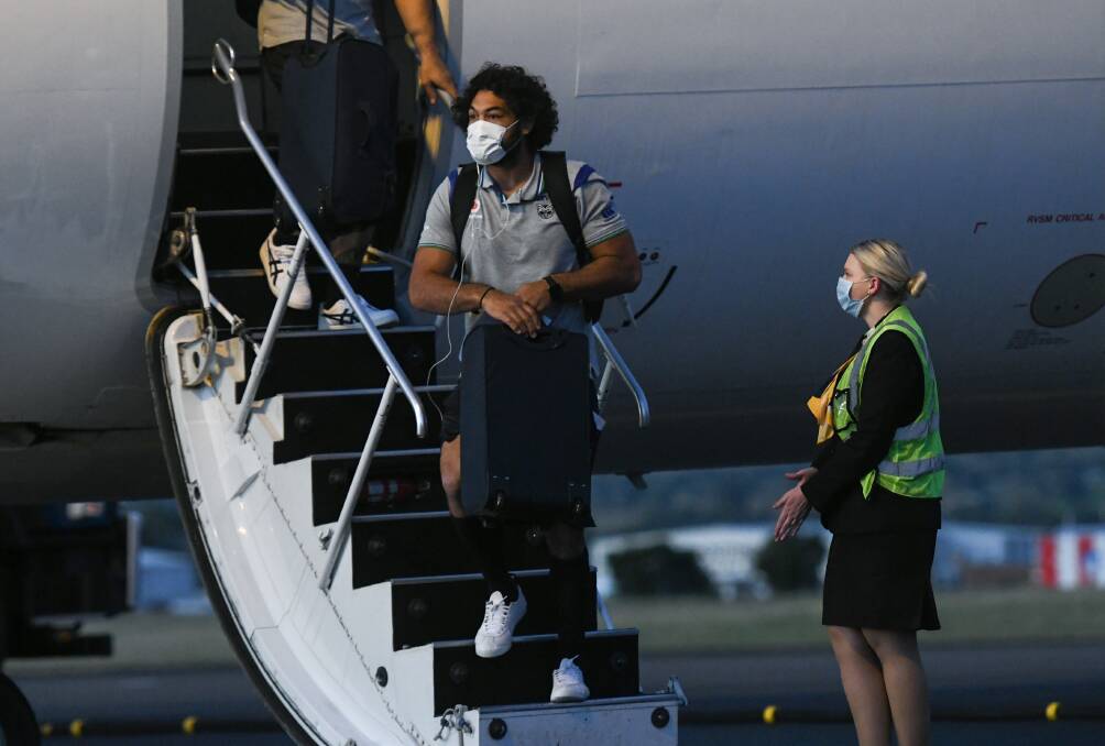LOGISTICS: A plane with about 40 NRL NZ Warriors staff and players arrived in Tamworth on Sunday. Photo: Gareth Gardner 