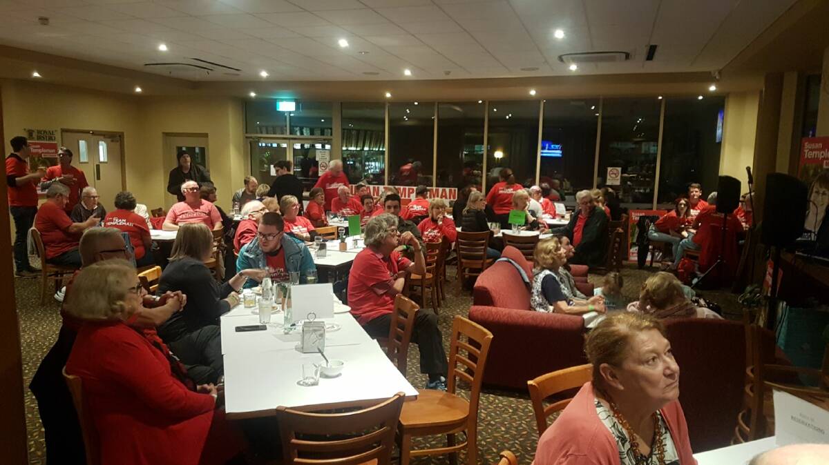 Supporters of Susan Templeman begin to fill Springwood's Royal Hotel to watch the count.