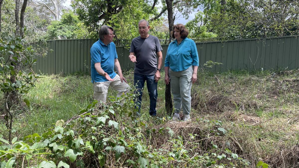 Weed inspection: Council candidate and former MP Roza Sage (right) with her fellow candidate (left) Danny Wotherspoon and resident Andy MacDonald (centre) inspecting weed build up behind property fences at Deanei Reserve, Springwood.