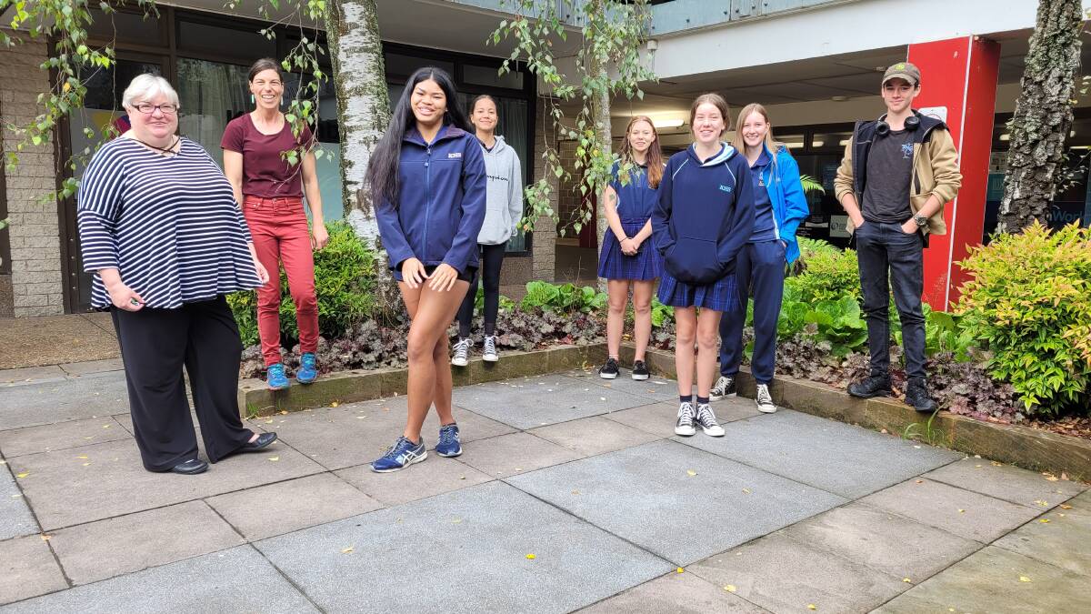 L to r - Council's Strategic Land Use Planning Program Leader Michelle Maher and Katoomba High teacher Ruby Ladd, with students Salasine Rupsuay, Tsepal Gyaltsen, Amy Goulding, Kayla Sayers, Hannah Mein and Jed Nicholson.