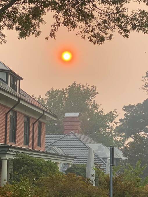 Air pollution at hazardous levels during fire crisis. Photos from Katoomba by Jude Cook.